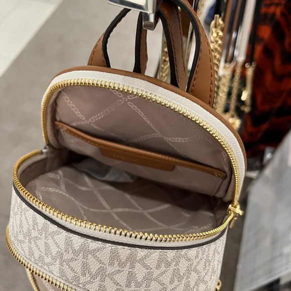 Michael kors Brooklyn Extra-Small Logo Backpack 30R3GBNB0B Vanilla main image 4